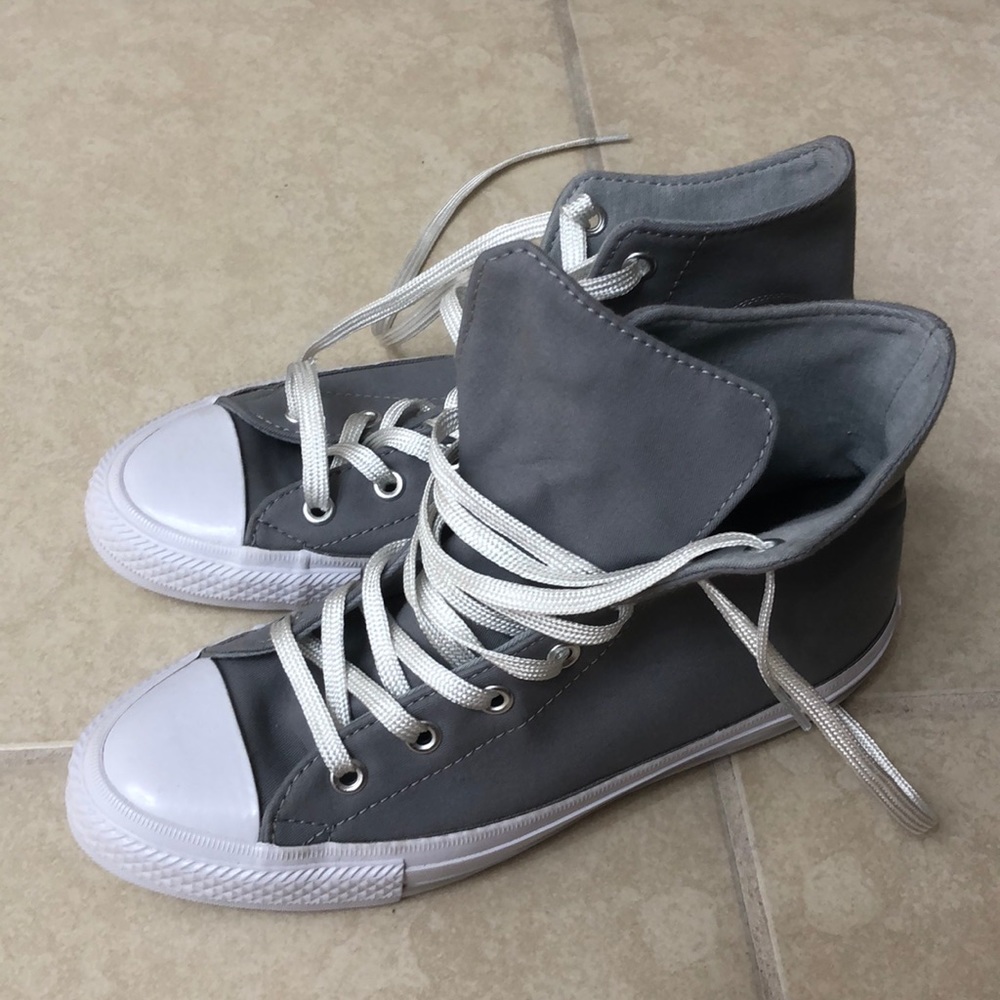 Like new Grey high top converse